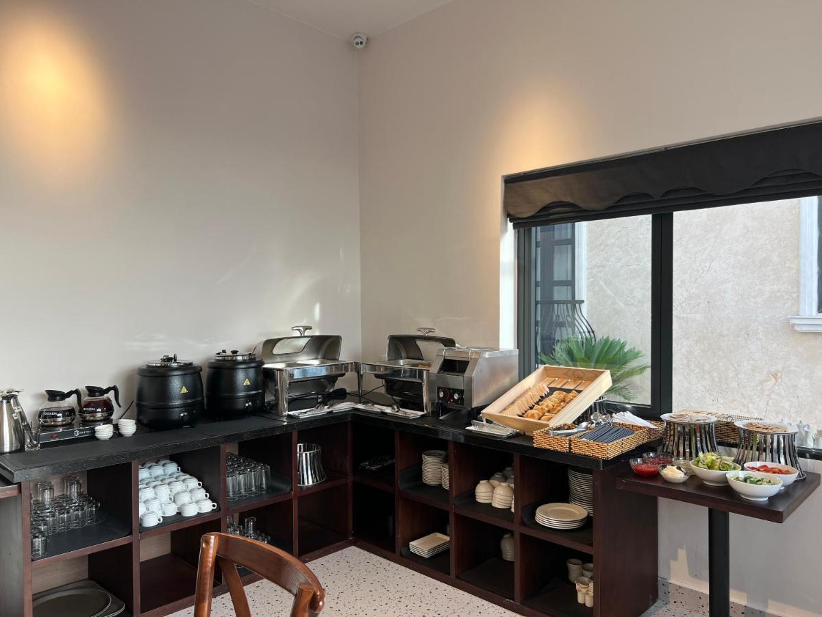 Khach San Lilac Hotel 大叻 外观 照片