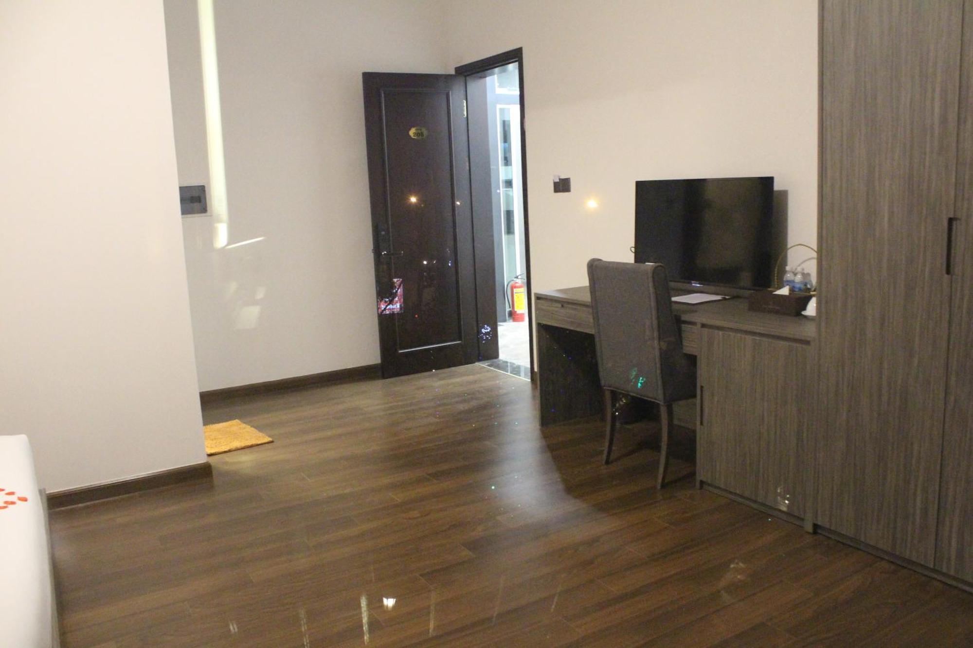Khach San Lilac Hotel 大叻 外观 照片